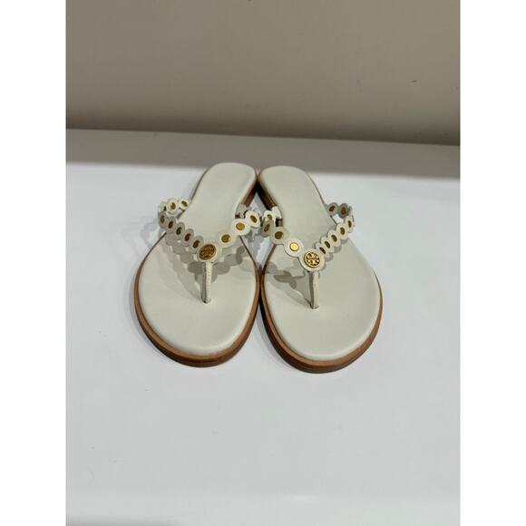 NWT Tory Burch Benton Scalloped Slip On Flat Thong Sandals White Womens Size 9.5 - Picture 2 of 6